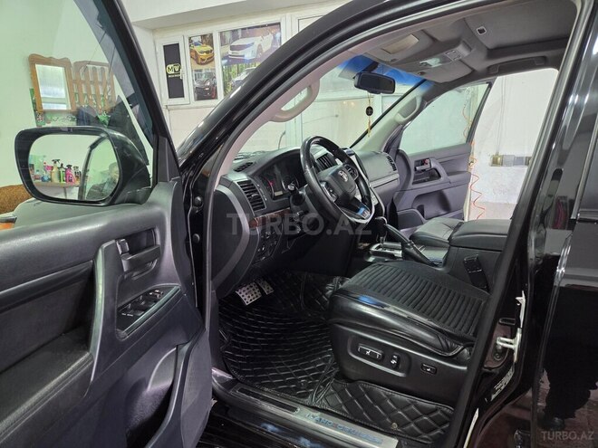 Toyota Land Cruiser-11