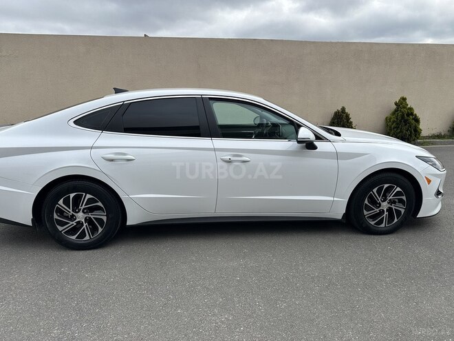Hyundai Sonata-4