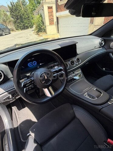 Mercedes E 300 e-5