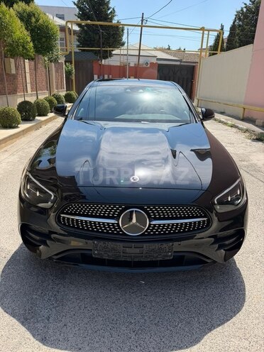 Mercedes E 300 e-1
