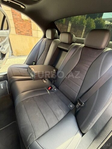 Mercedes E 300 e-13