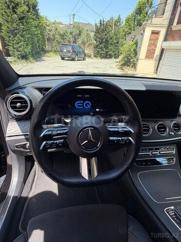 Mercedes E 300 e-21