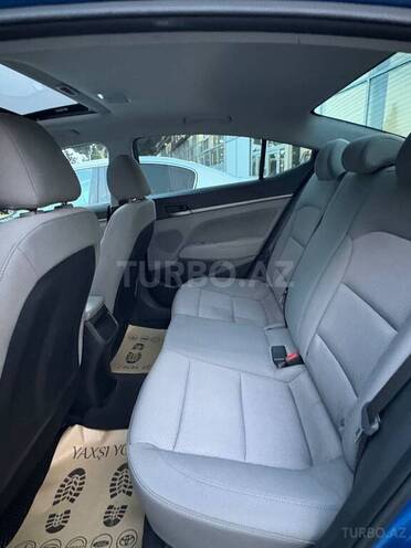 Hyundai Elantra-10