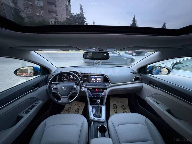 Hyundai Elantra-13