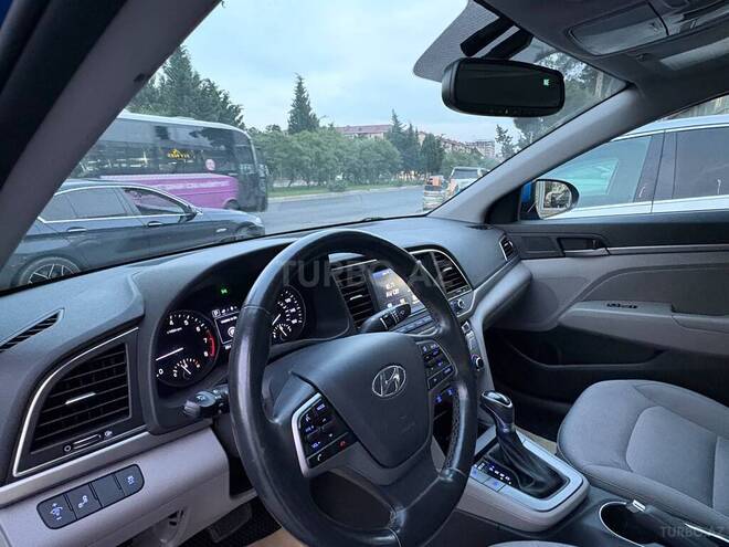 Hyundai Elantra-11