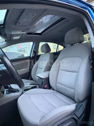 Hyundai Elantra-12