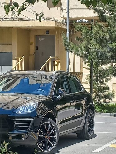 Porsche Macan GTS-2