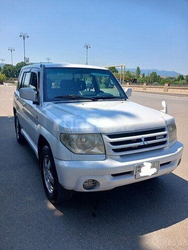 Mitsubishi Pajero io-2