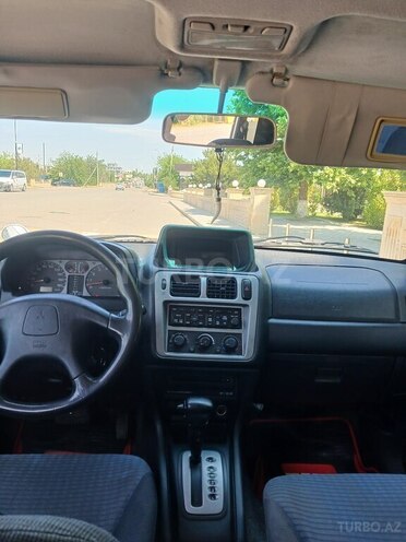 Mitsubishi Pajero io-7