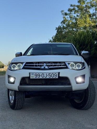 Mitsubishi L200-1