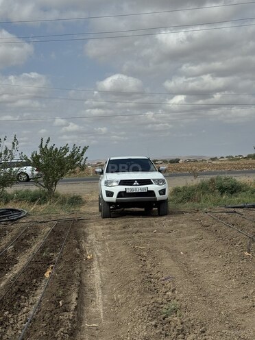 Mitsubishi L200-2