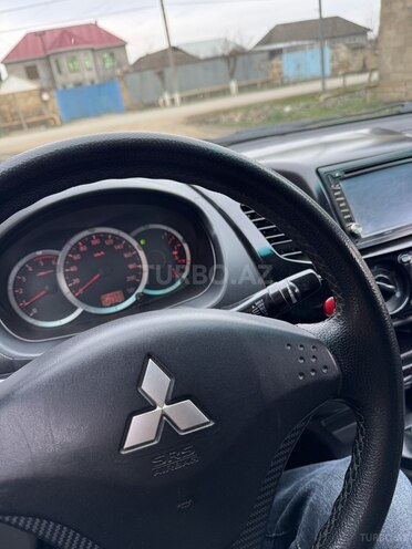 Mitsubishi L200-9