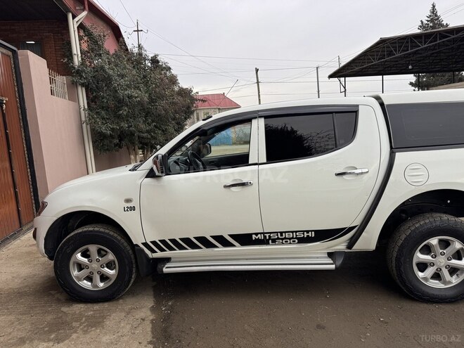 Mitsubishi L200-4