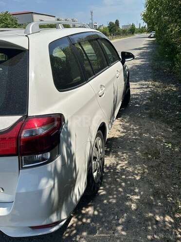 Toyota Corolla Fielder-5