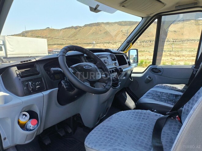 Ford Transit-8