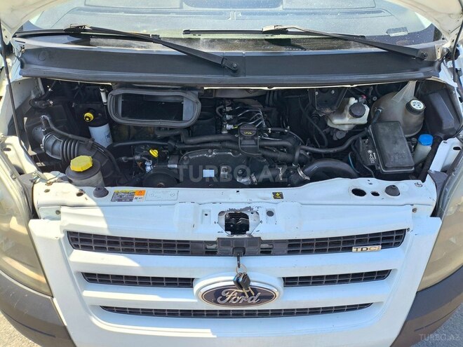 Ford Transit-11