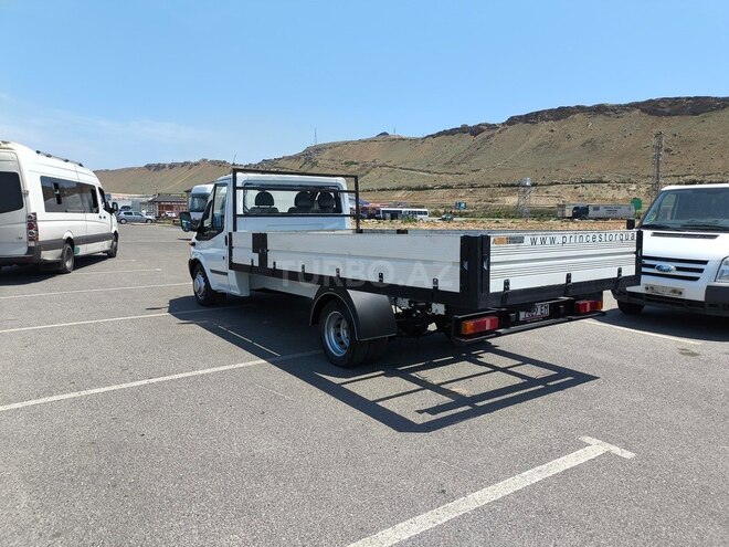 Ford Transit-6