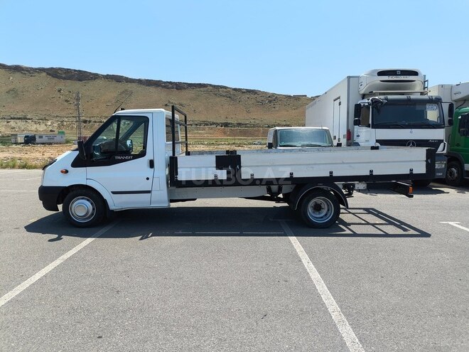 Ford Transit-9