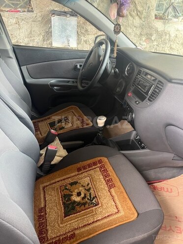 Kia Rio-5