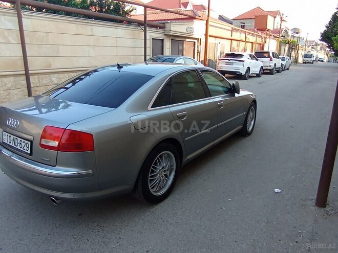 Audi A8-8