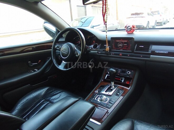 Audi A8-9