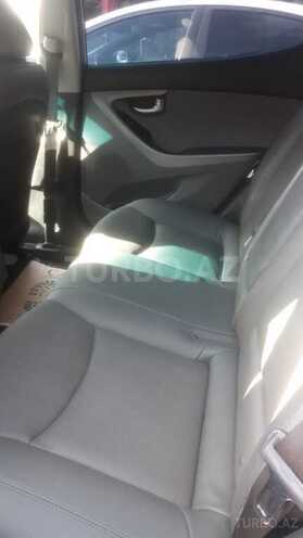 Hyundai Elantra-4