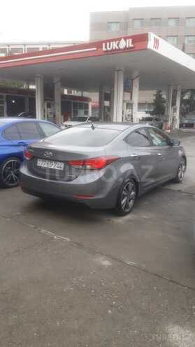 Hyundai Elantra-3