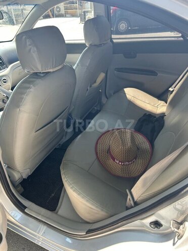 Hyundai Accent-11