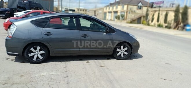 Toyota Prius-5