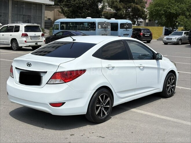Hyundai Accent-3