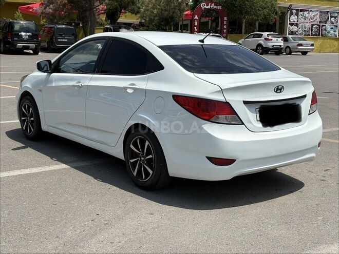 Hyundai Accent-5