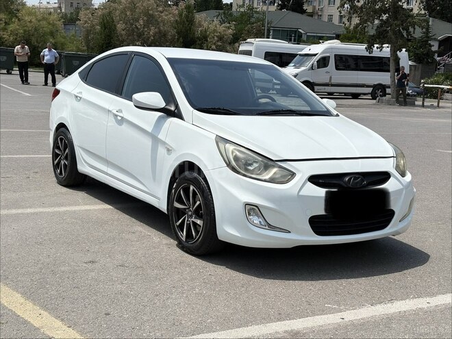 Hyundai Accent-2