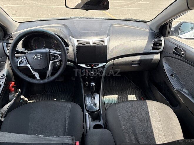 Hyundai Accent-7