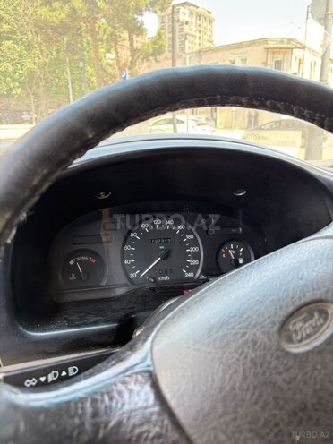 Ford Transit-13
