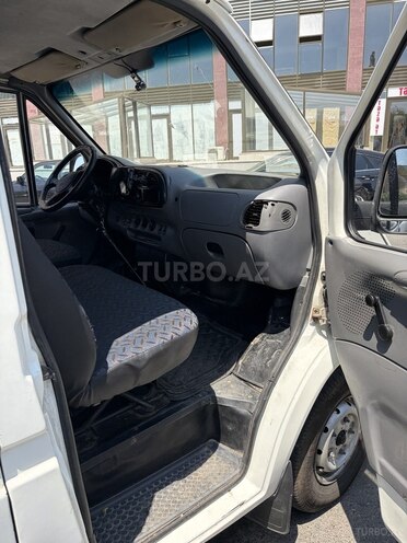 Ford Transit-10