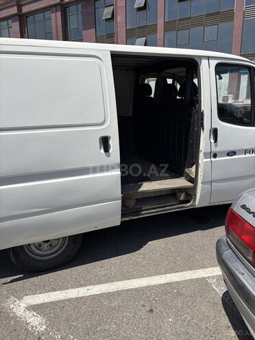 Ford Transit-11