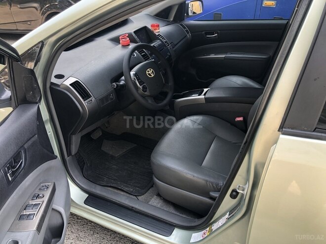 Toyota Prius-4