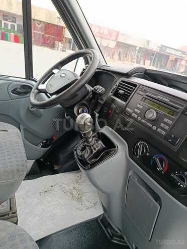 Ford Transit-16