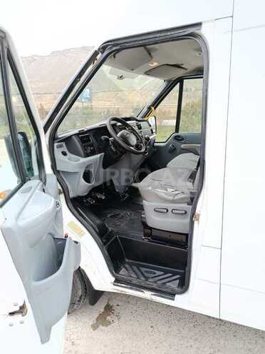 Ford Transit-13