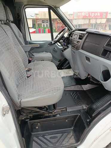 Ford Transit-11