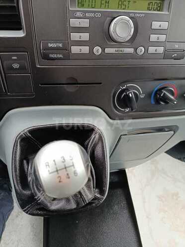 Ford Transit-17