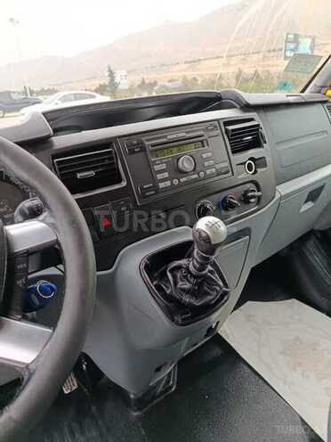 Ford Transit-10