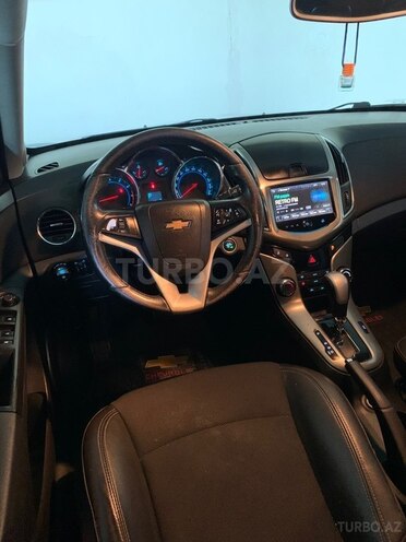Chevrolet Cruze-13