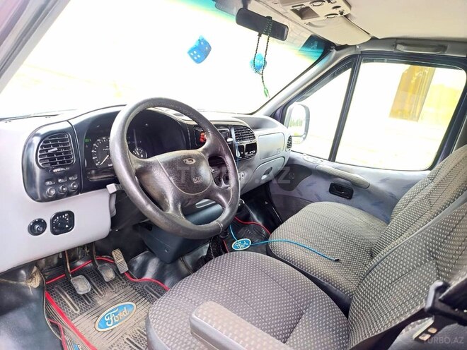 Ford Transit-11