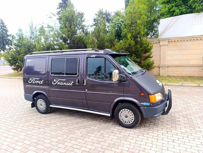 Ford Transit-8