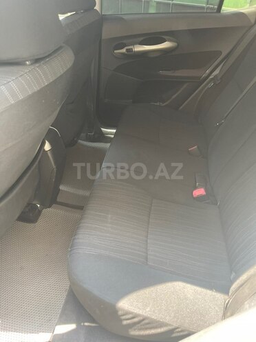 Toyota Auris-11