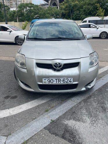Toyota Auris-1