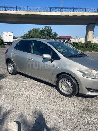 Toyota Auris-2