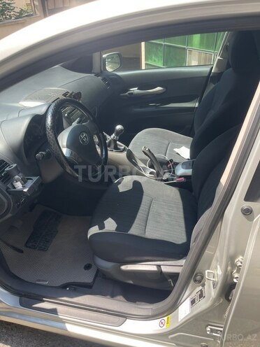 Toyota Auris-7