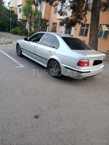 BMW 528-2